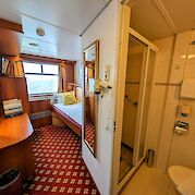 1-bed Cabin and bathroom | Rigoletto | Bike & Boat Tour