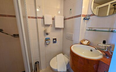 Bathroom in the 1-bed cabin aboard the MS Rigoletto | Holland Bike & Boat Tours