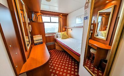 1-bed cabin aboard the MS Rigoletto | Holland Bike & Boat Tours