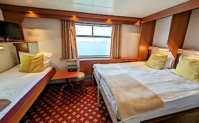 3-bed cabin aboard the MS Rigoletto | Holland Bike & Boat Tours