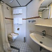 3-bed cabin bathroom | Rigoletto | Bike & Boat Tour