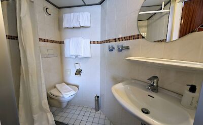 Bathroom in the 3-bed cabin aboard the MS Rigoletto | Holland Bike & Boat Tours