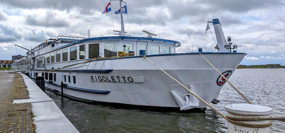 Welcome to the MS Rigoletto | Holland Bike & Boat Tours