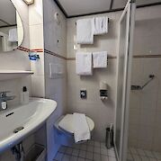 Junior Suite bathroom | Rigoletto | Bike & Boat Tour