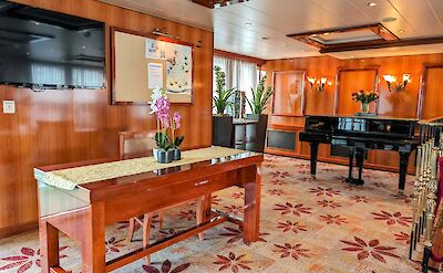 Reception area on the MS Rigoletto | Holland Bike & Boat Tours