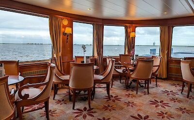 The salon/bar on the MS Rigoletto | Holland Bike & Boat Tours