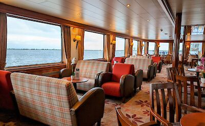 The salon/bar on the MS Rigoletto | Holland Bike & Boat Tours