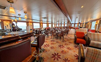 The salon/bar on the MS Rigoletto | Holland Bike & Boat Tours