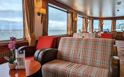 The salon/bar on the MS Rigoletto | Holland Bike & Boat Tours