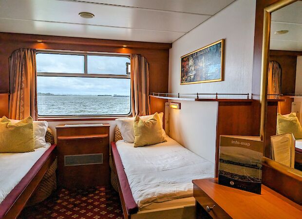 2-bed standard cabin aboard the MS Rigoletto | Holland Bike & Boat Tours