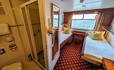 2-bed standard cabin and bathroom aboard the MS Rigoletto | Holland Bike & Boat Tours