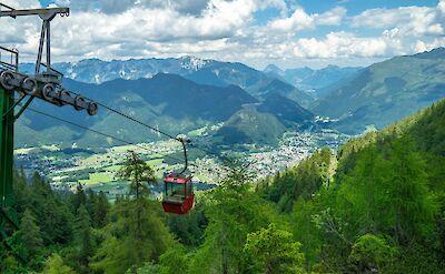 Cable car ride in Salzkammergut FLickr:HannesFlo