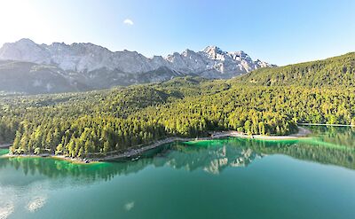 Beautiful views over Eibsee. Unsplash: Joshua Kettle