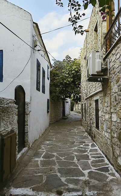 A cozy side street in Bodrum. Unsplash:Mustafa Kilic