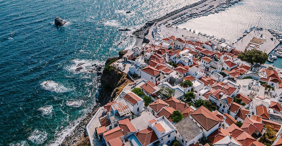 Views above the beautiful Skiathos Town. unsplash:nikola radojcic 