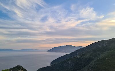 The dramatic cliffs of Alonissos. toIH