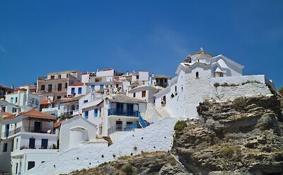 The whitewashed houses of Skolepos Town. toIH