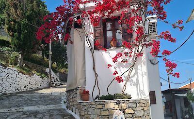 The narrow streets of Chora. toIH