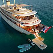 Bathing platform at the stern of the Bellezza | Bike & Boat Tour