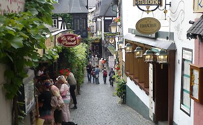 The quaint, cobblestone streets of Rüdesheim. toBBT