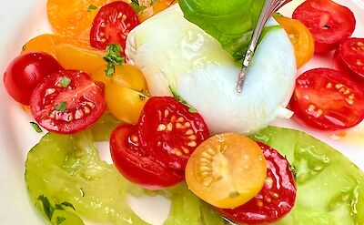 Delicious caprese salad in Paris. ©heather