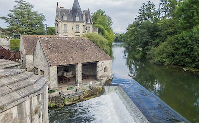 Moret-sur-Loing sits on the scenic Loing River, which has long been a subject of art and photography. unsplash:FreeNomad