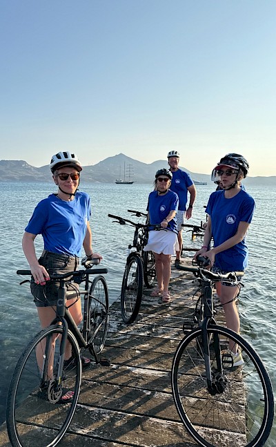 Cycling and island hopping in Greece! toROW