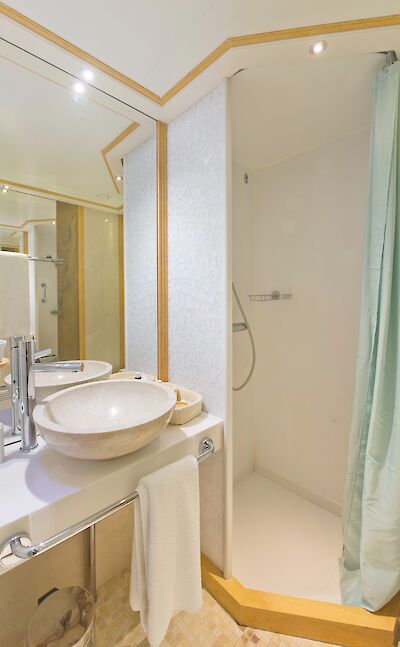 Cabin 15 Bathroom | Running on Waves | Bike & Boat Tour