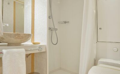 Cabin 3 Private Bathroom | Running on Waves | Bike & Boat Tour