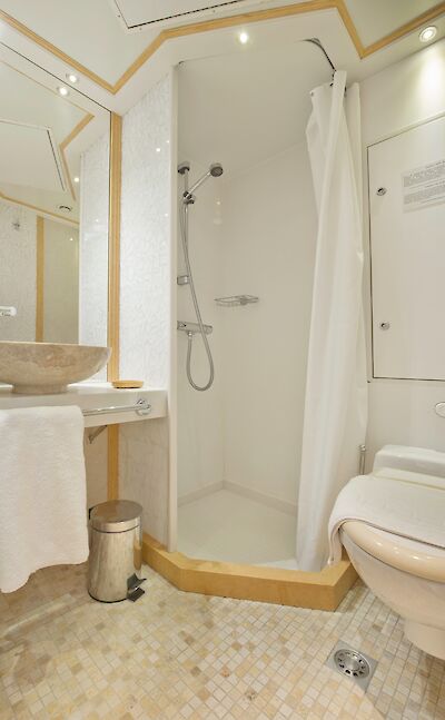 Cabin 3 Private Bathroom | Running on Waves | Bike & Boat Tour
