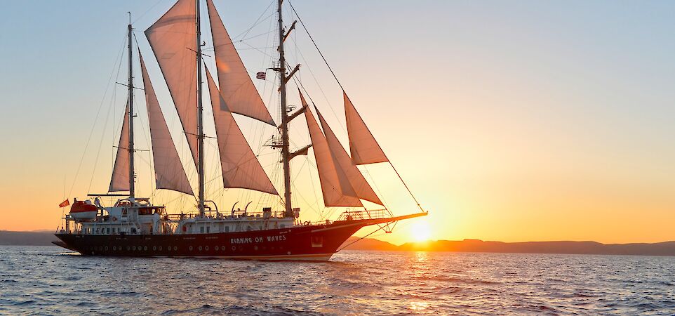 Running on Waves | Bike & Boat Tour