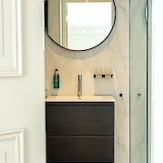 Ensuite restroom | Magnifique X | Boat & Bike Tour