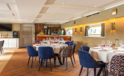 Restaurant | Magnifique X | Boat & Bike Tour