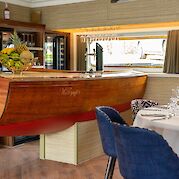 Restaurant bar | Magnifique X | Boat & Bike Tour