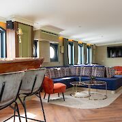 Bar & Lounge | Magnifique X | Boat & Bike Tour
