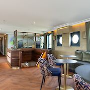 Lounge | Magnifique X | Boat & Bike Tour