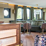 Bar & Lounge | Magnifique X | Boat & Bike Tour