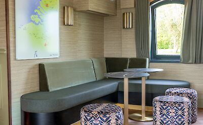 Lounge | Magnifique X | Boat & Bike Tour