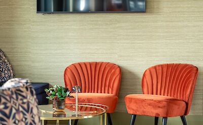 Lounge | Magnifique X | Boat & Bike Tour