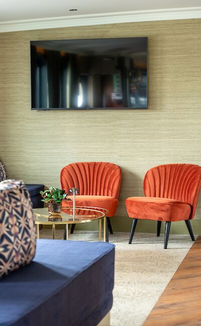 Lounge | Magnifique X | Boat & Bike Tour