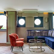 Lounge | Magnifique X | Boat & Bike Tour