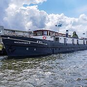 Magnifique X | Boat & Bike Tour