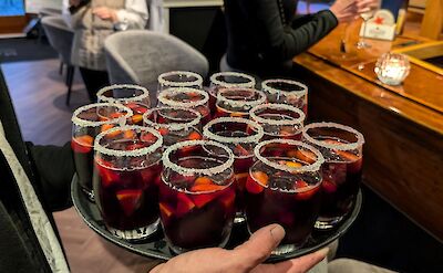 Cocktails on board! ©tripsite