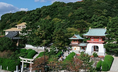 A colorful shrine complex. Unsplash@Tayawee Supan