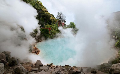 A cobalt-blue hot spring in Beppu. Pexels:Imageriesnap