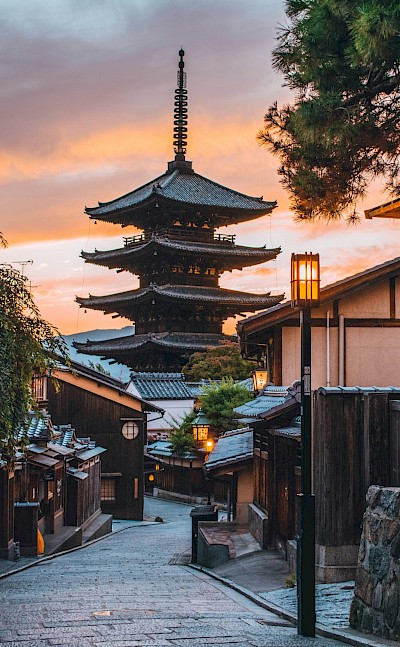 Sunset in Kyoto, Japan. Unsplash@Romeo A