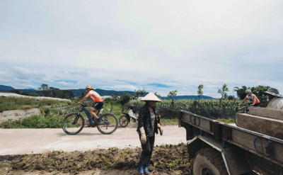 Cycling through Vietnam. toMBS