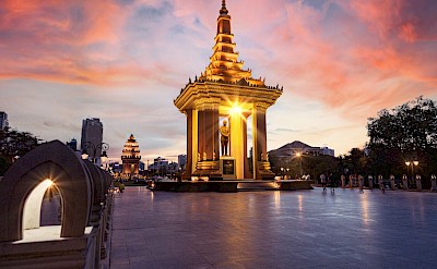 Phnom Penh at sunset, Cambodia bike tour. Unsplash@I'm Zion