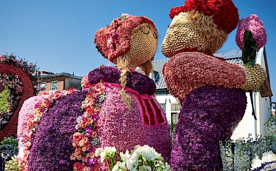 Flower-covered floats in the Bloemencorso. Flickr@Naval S