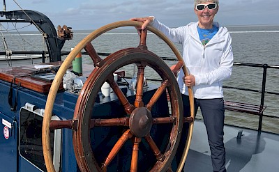 Hennie at the helm. ©Hennie